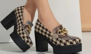 Zapatos plataforma tacón cadena estampado