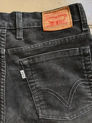 Pantalón pana fina acampanado Levi's negro