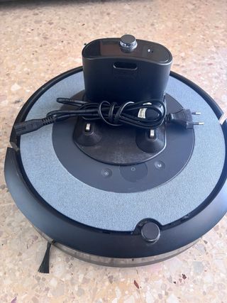 Robot aspirador Roomba con base de carga