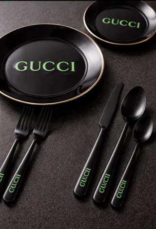 Vajilla Gucci 4 Platos, 4 Tenedores, Cuchillo y Cu