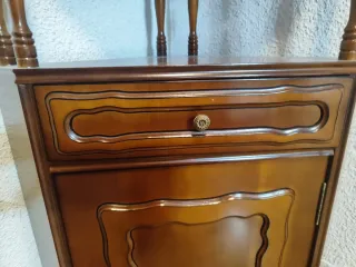 Mueble esquinero de madera