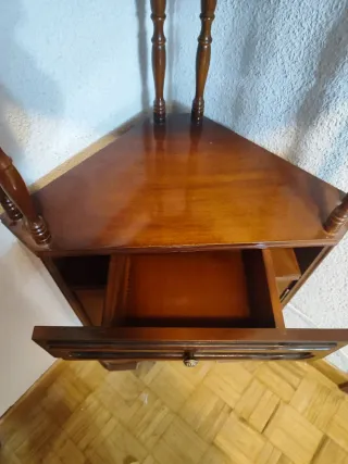 Mueble esquinero de madera