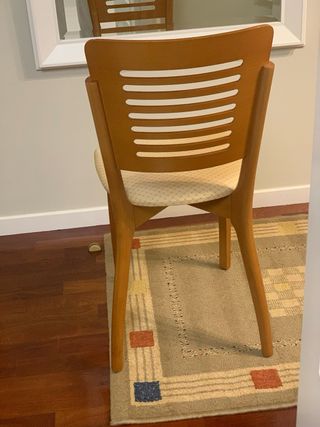 Juego de 4 o 6 sillas de comedor modernas.