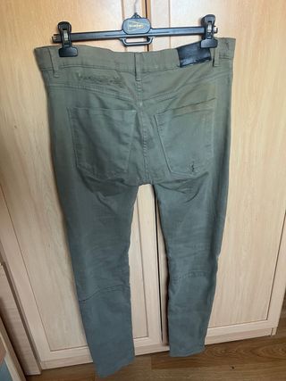Pantalón Zara Man verde desgastado