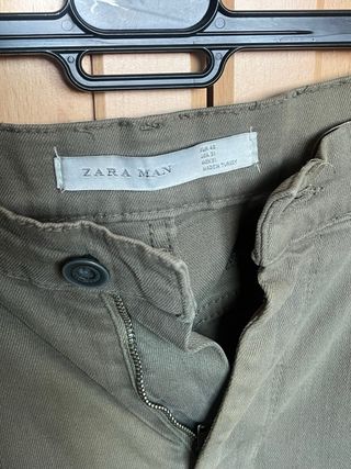 Pantalón Zara Man verde desgastado