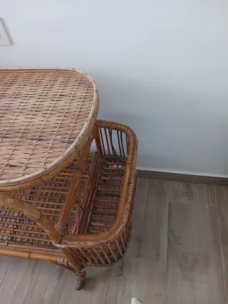 Carro auxiliar de mimbre y bambú