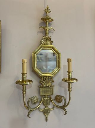 Aplique de pared dorado con espejo