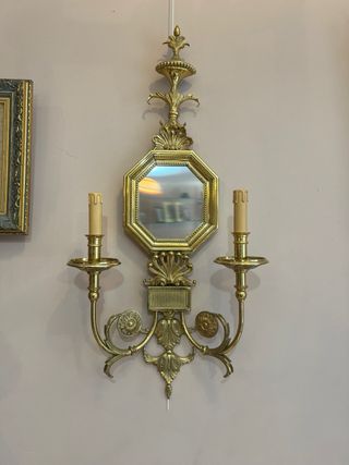 Aplique de pared dorado con espejo