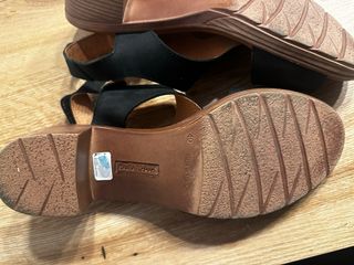 Sandalias negras y marrones de plataforma