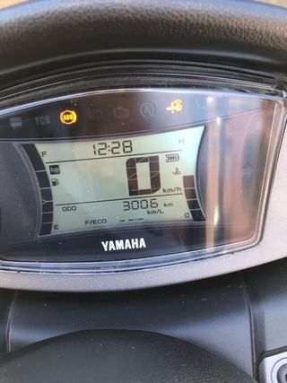 Yamaha NMAX 125cc Negra y Gris con 3100 km