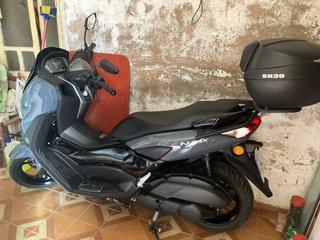Yamaha NMAX 125cc Negra y Gris con 3060 km