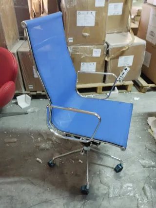 Silla de oficina azul giratoria hidráulica