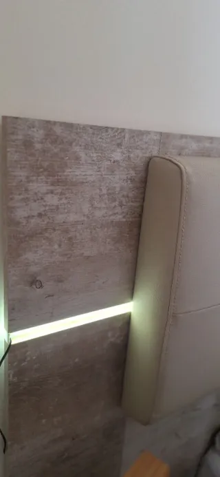 Cabecero de cama con luz LED