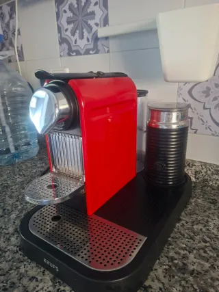 Cafetera Nespresso Krups Roja