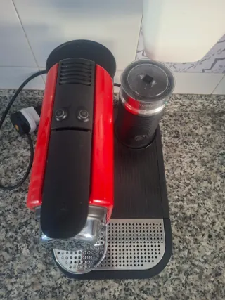 Cafetera Nespresso Krups Roja