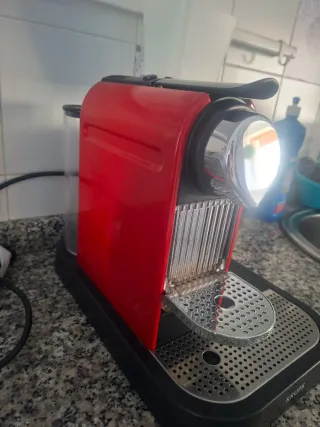 Cafetera Nespresso Krups Roja