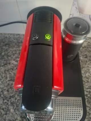 Cafetera Nespresso Krups Roja