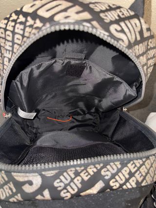 Mochila Superdry Negra y naranja