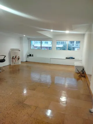 Se alquila local para estética uñas o tatoo.