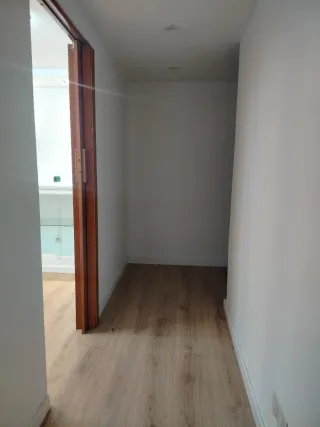 Se alquila local para estética uñas o tatoo.