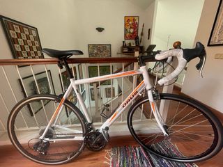 Bicicleta de carretera ORUS blanca