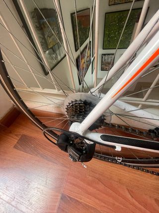 Bicicleta de carretera ORUS blanca