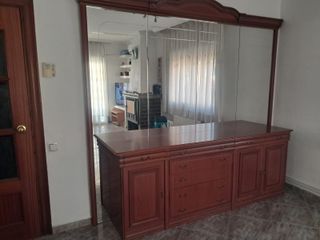 Mueble de comedor de madera y cristal, vitrina con