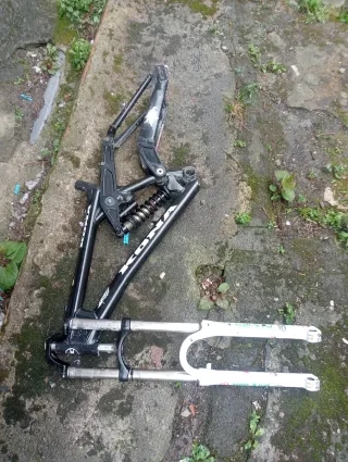 Cuadro Kona Stab Primo DH con amortiguador