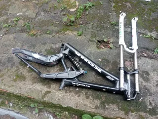 Cuadro Kona Stab Primo DH con amortiguador