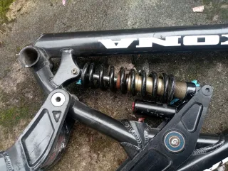 Cuadro Kona Stab Primo DH con amortiguador