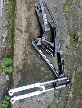 Cuadro Kona Stab Primo DH con amortiguador