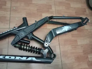 Cuadro Kona Stab Primo DH con amortiguador manitou