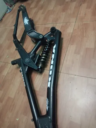 Cuadro Kona Stab Primo DH con amortiguador manitou