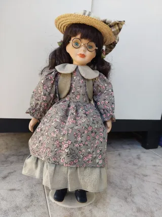 Muñeca antigua porcelana vestida