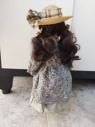 Muñeca antigua porcelana vestida