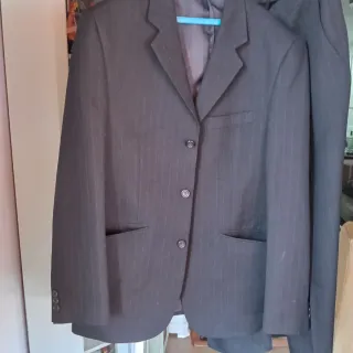 Traje de caballero azul oscuro