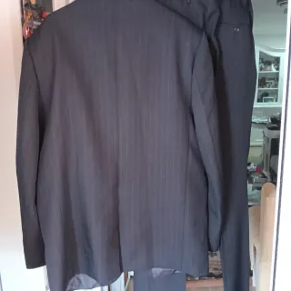 Traje de caballero azul oscuro