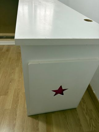 Mesa de estudio esquinera blanca y madera