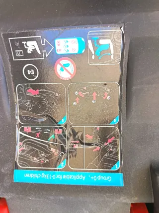 Silla coche Maxi-Cosi 0+ con barra de seguridad.