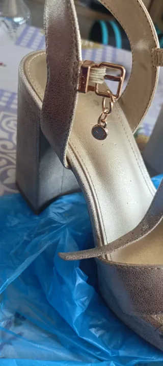 Sandalias doradas Xti talla 39