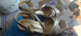 Sandalias doradas Xti talla 39
