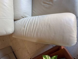 Sillón de piel beige