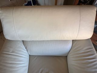 Sillón de piel beige