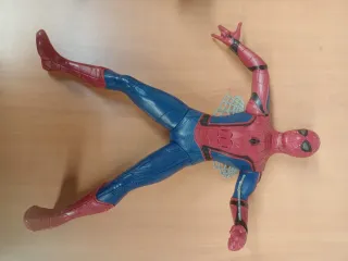 Figura Hulk y Spiderman con accesorios