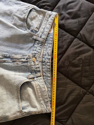 Pantalón vaquero recto claro