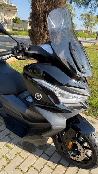 Voge SR4 RADAR 350cc (2025) - Motor BMW