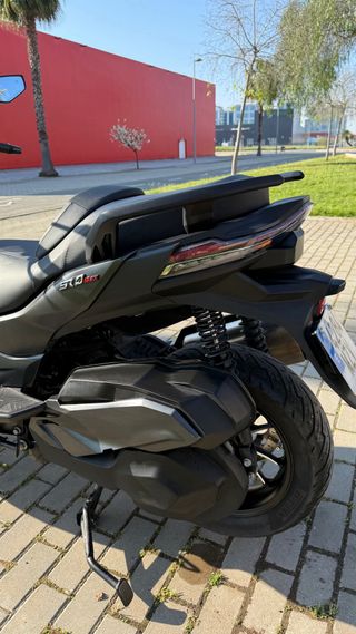 Voge SR4 RADAR 350cc (2025) - Motor BMW