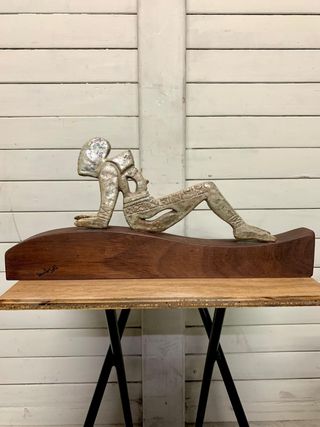 Escultura cerámica y madera figura humana