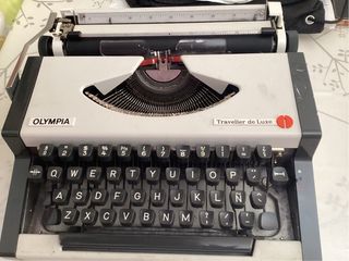 Máquina de escribir Olympia Traveller de Luxe