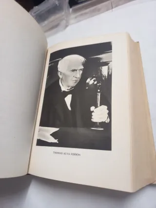 Libro,-FORJADORES DEL MUNDO 1971